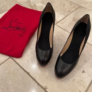 SZ 38 Christian Louboutin round toe black simple leather 100 mm/4 inch heels